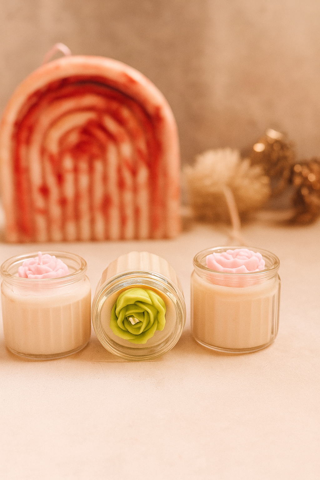 Blumenkerze im Glas – Handgemachte Duftkerze mit Rosendekor | Perfektes Geschenk für jeden Anlass Kandlewax Studio