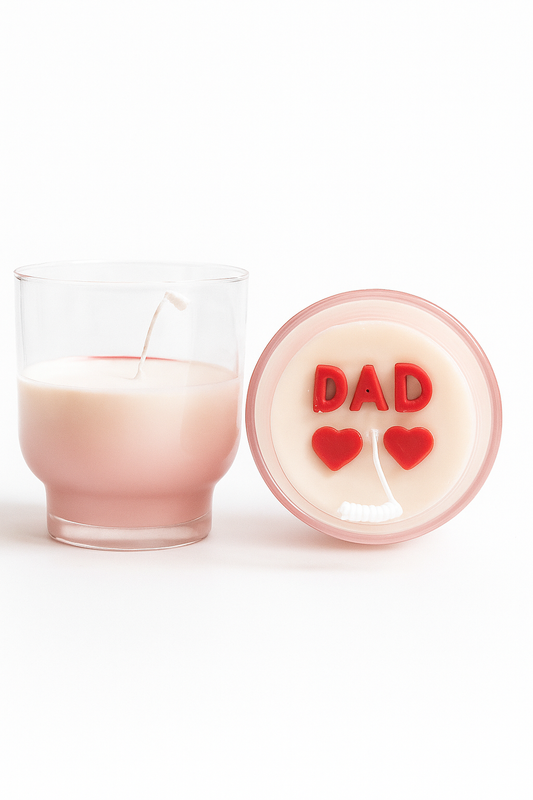 Handgemachte Duftkerze „DAD“ als Geschenk für Papa: perfekt zu Vatertag, Geburtstag, Weihnachten oder einfach zum Danke sagen. Liebevoll Kandlewax Studio