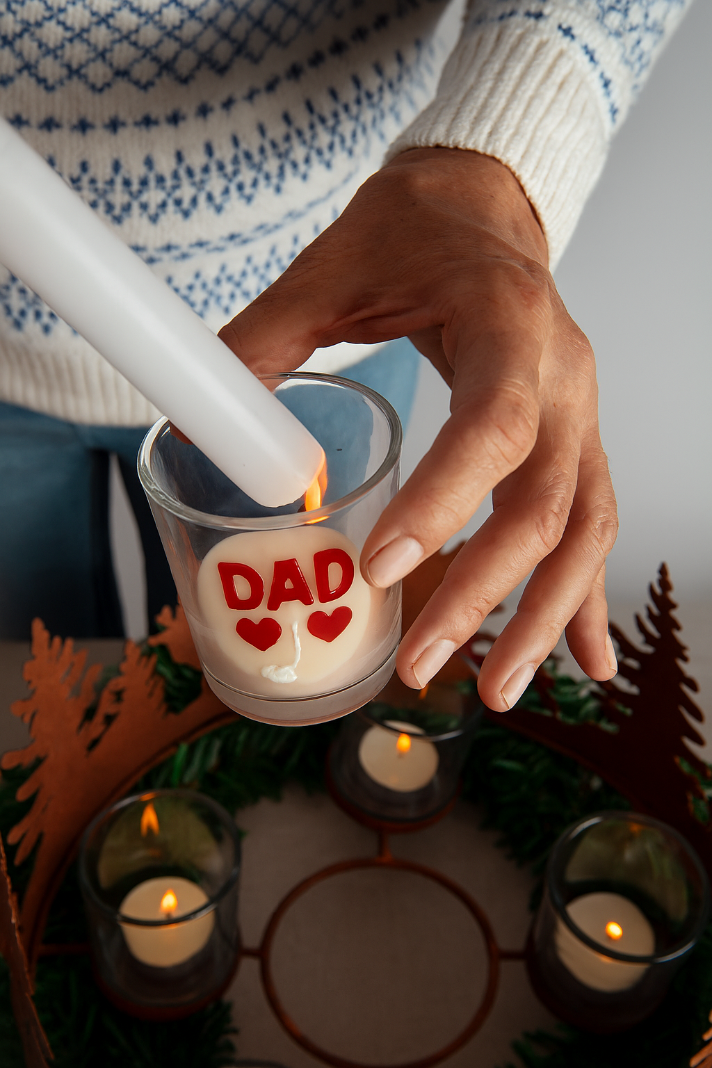 Handgemachte Duftkerze „DAD“ als Geschenk für Papa: perfekt zu Vatertag, Geburtstag, Weihnachten oder einfach zum Danke sagen. Liebevoll Kandlewax Studio